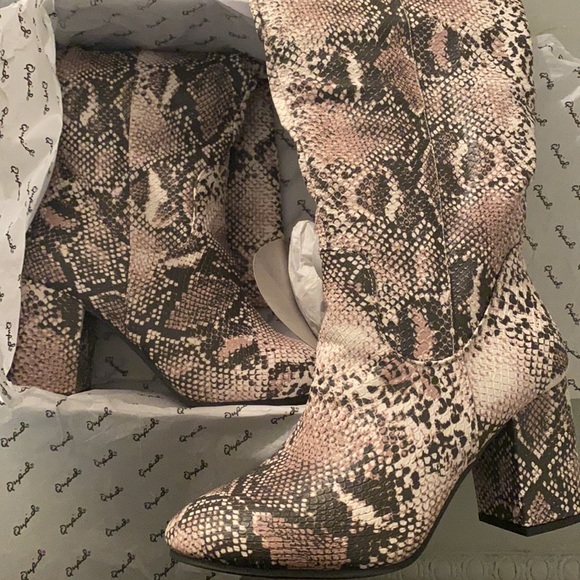 Qupid snakeskin boots size 8 - Picture 4 of 10